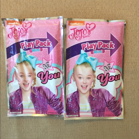 JoJo Siwa Makeup and Book Set - Picture 7 of 9